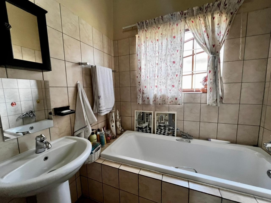 3 Bedroom Property for Sale in Waterval East North West